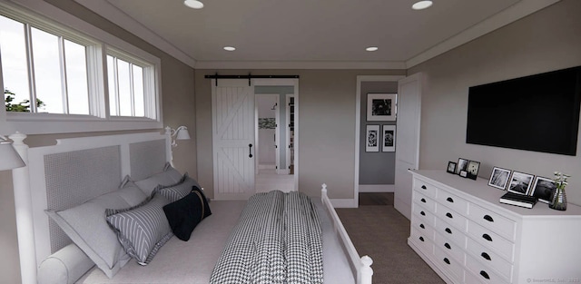bedroom featuring baseboards, carpet flooring, recessed lighting, and a barn door