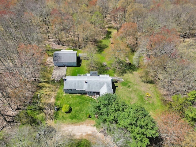 bird's eye view with a view of trees