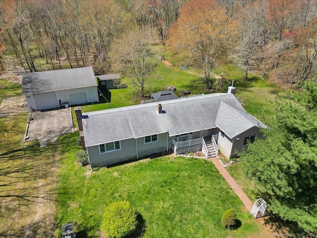 bird's eye view with a view of trees