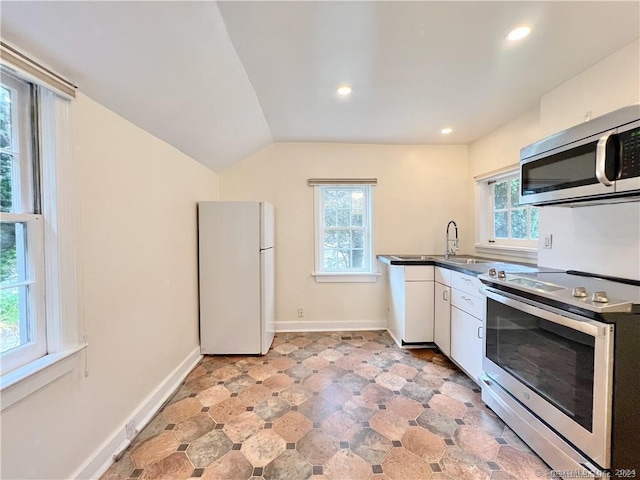 18 Oaklawn Ave, Stamford, CT 06905 - photo 19