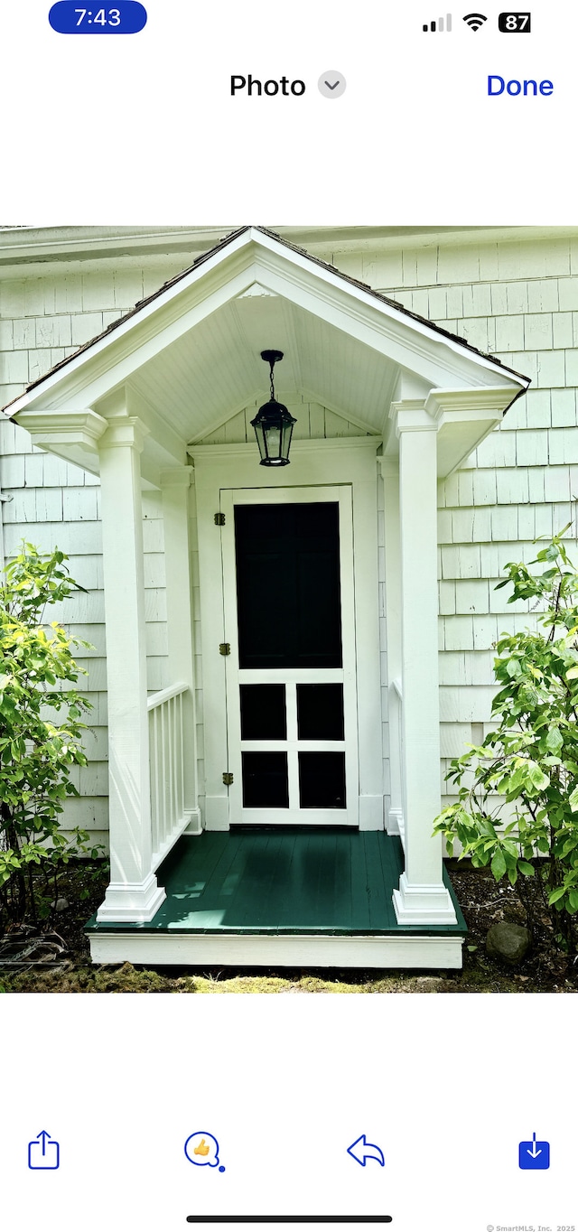 721 Ridgefield Rd, Wilton, CT 06897 - property entrance