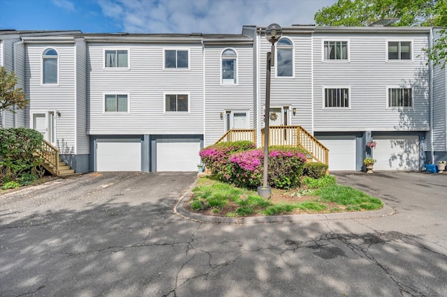 37 Valley Run Dr Unit 37, Cromwell, CT 06416 - multi unit property featuring an attached garage and driveway