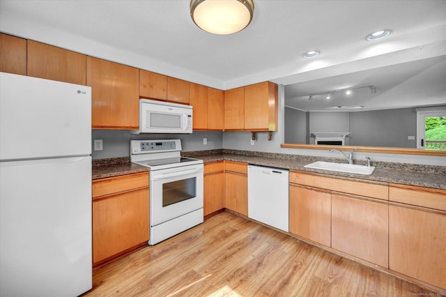 37 Valley Run Dr Unit 37, Cromwell, CT 06416 - kitchen with white appliances, a sink, light wood finished floors, and dark countertops