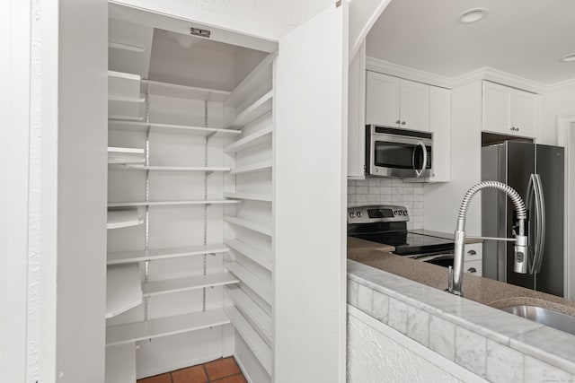 16 Wakerobin Rd, Norwalk, CT 06851 - storage area with a sink
