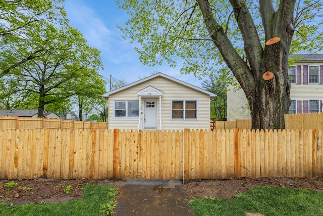 75 Edwards St, Bridgeport, CT 06606 - view of front of property featuring fence