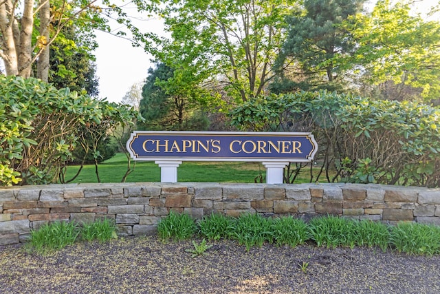 view of community / neighborhood sign