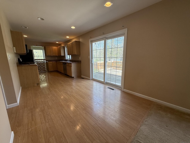 123 Hidden Valley Dr, Meriden, CT 06451 - kitchen featuring visible vents, dark countertops, baseboards, recessed lighting, and light wood-style flooring