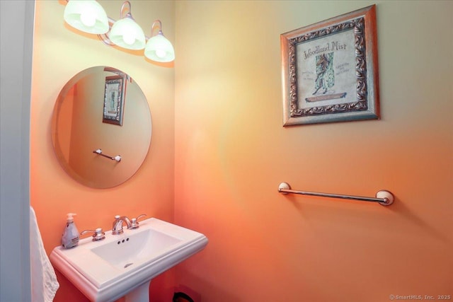 21 Woodcrest Ln Unit 21, Danbury, CT 06810 - bathroom featuring a sink