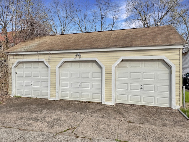 view of detached garage