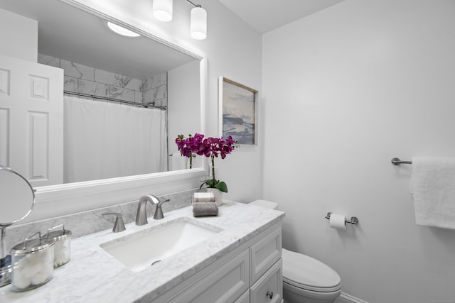 full bath with toilet, vanity, a shower with curtain, and baseboards