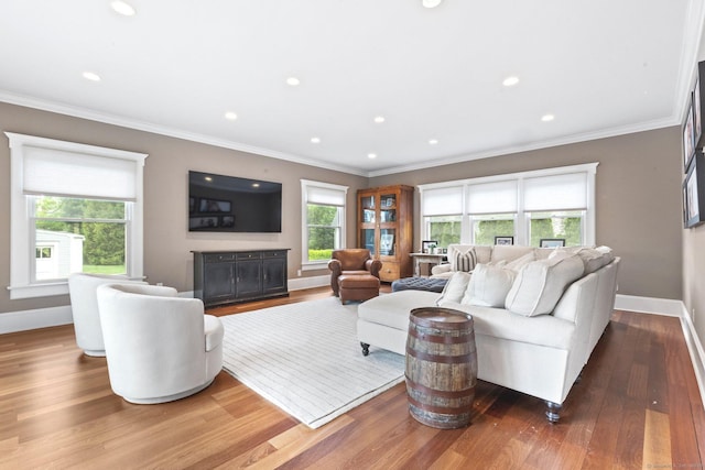 living room with baseboards, recessed lighting, crown molding, and wood finished floors