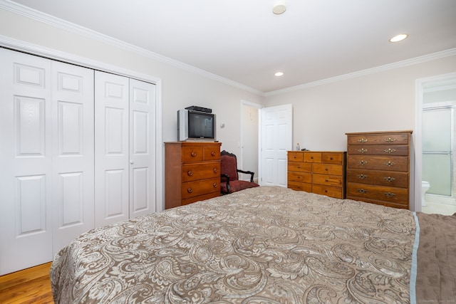 bedroom featuring recessed lighting, wood finished floors, ensuite bathroom, ornamental molding, and a closet