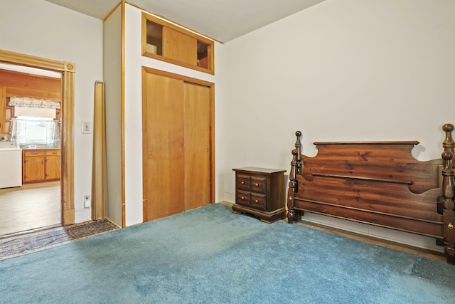 298 Wall St, Waterbury, CT 06704 - carpeted bedroom with washer / clothes dryer