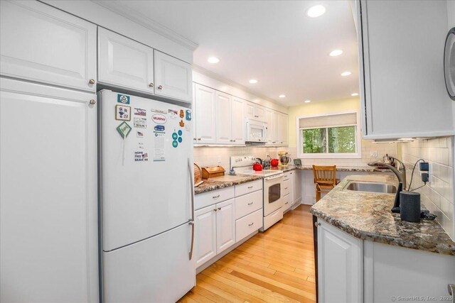 28D Harbour Vlg, Branford, CT 06405 - kitchen with white appliances, a sink, white cabinetry, tasteful backsplash, and recessed lighting