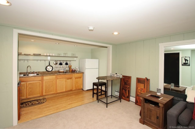 bar featuring a sink, freestanding refrigerator, recessed lighting, and wet bar
