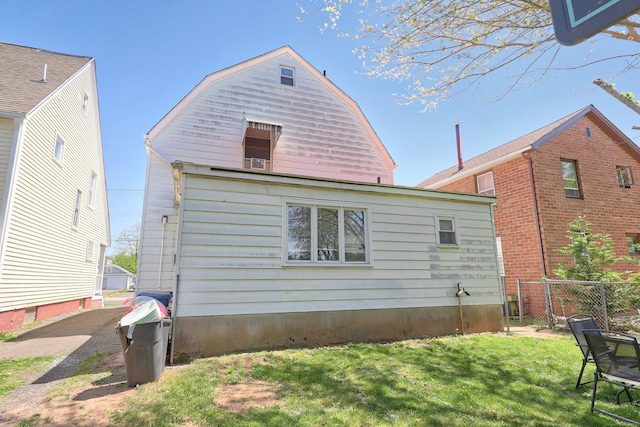 224 1st Ave, West Haven, CT 06516 - back of house with a gambrel roof