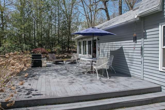 7 Partridge Ln, Burlington, CT 06013 - wooden deck with outdoor dining space