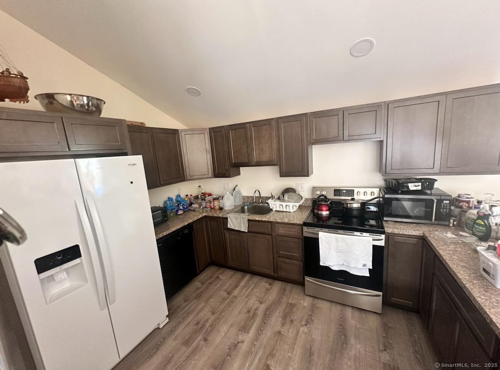 144 Thomaston St, Hartford, CT 06112 - photo 3