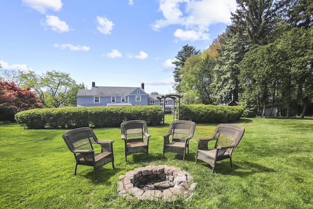 view of yard featuring a fire pit