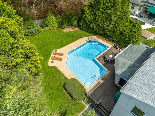 919 Pequot Ave, New London, CT 06320 - view of pool with a yard