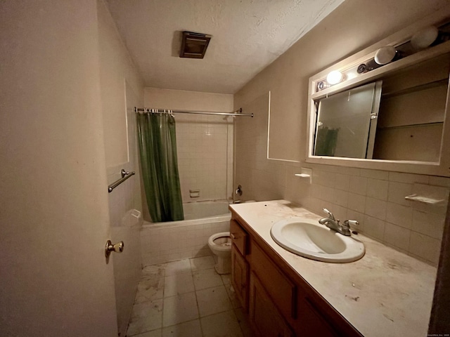 bathroom with vanity, toilet, and tiled shower / bath