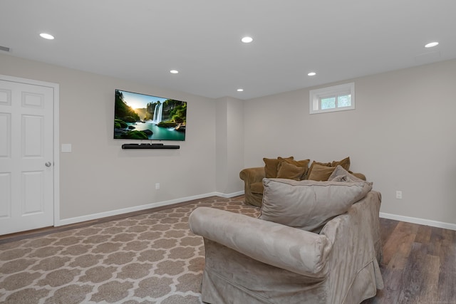 living room featuring recessed lighting, baseboards, wood finished floors, and visible vents