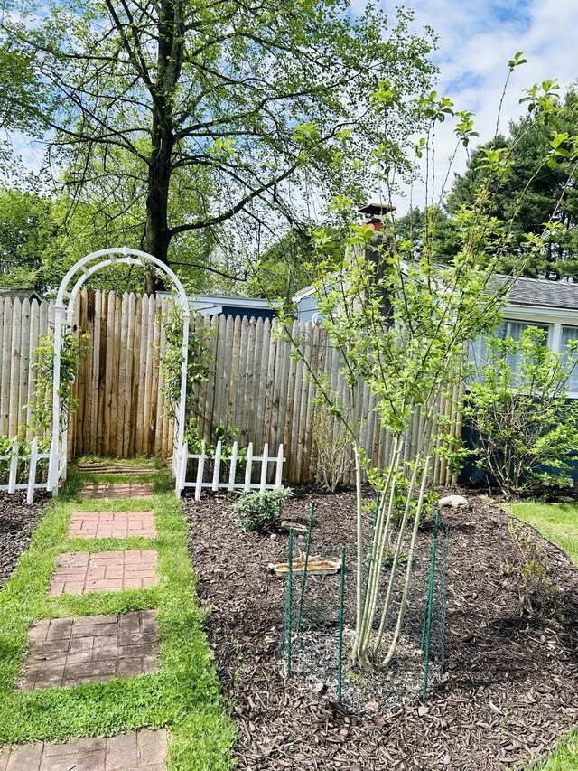 1 4th St, Madison, CT 06443 - view of yard