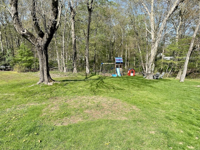 76 Chidsey Dr, North Branford, CT 06471 - view of yard