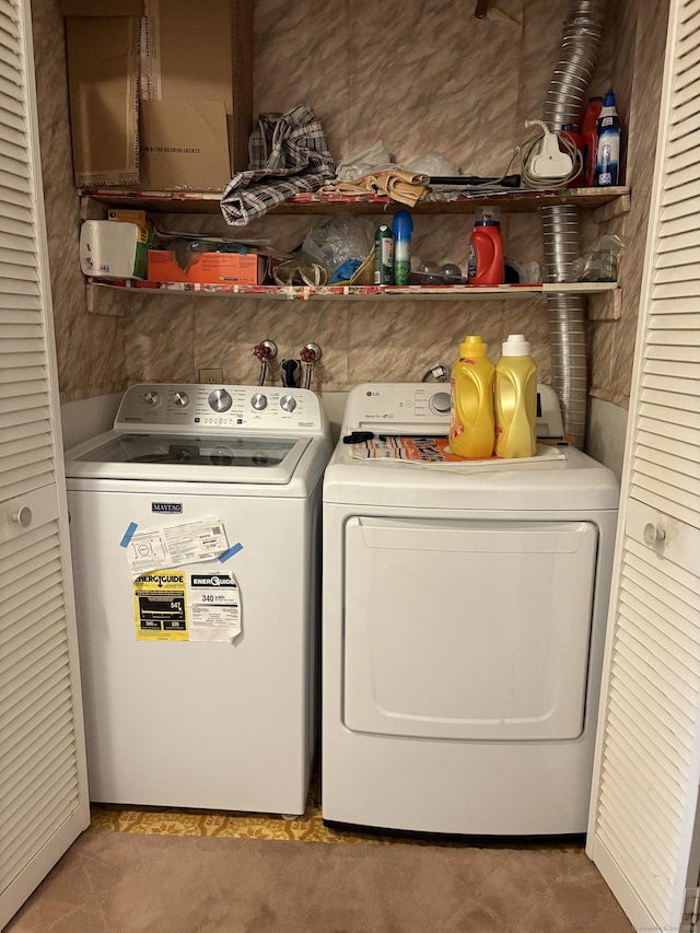 laundry area with laundry area and washing machine and clothes dryer
