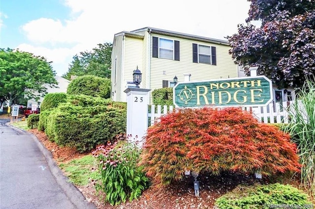 view of community / neighborhood sign