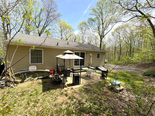 161 Old New London Rd, Salem, CT 06420 - back of property with a patio