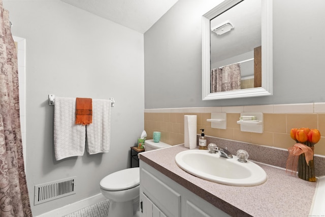 63 Schofield Rd Apt 60, Willington, CT 06279 - full bathroom featuring toilet, vanity, a shower with curtain, and tile patterned floors