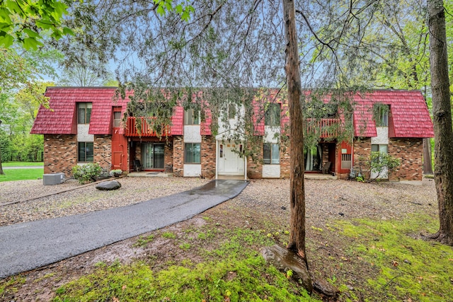 40 Woodsedge Dr Apt 2C, Newington, CT 06111 - view of front of property featuring mansard roof and brick siding