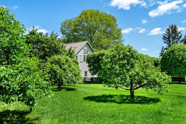 945 Oenoke Rdg, New Canaan, CT 06840 - view of green lawn