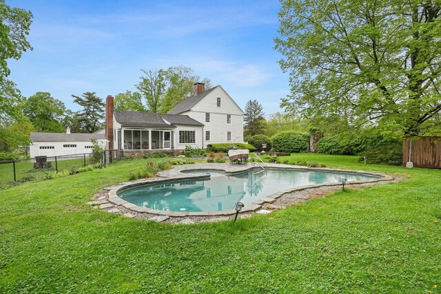 455 E St, Middletown, CT 06457 - view of swimming pool with a sunroom and a pool with connected hot tub
