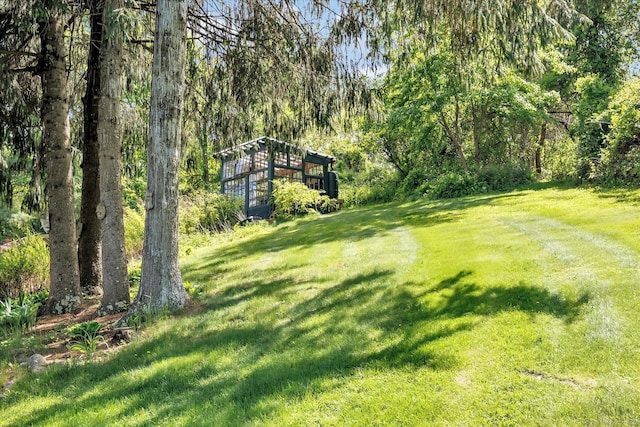 2 White Oak Farm Rd, Newtown, CT 06470 - view of grassy yard featuring a view of trees