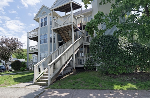 75 Redwood Dr Unit 609, East Haven, CT 06513 - view of building exterior featuring stairway
