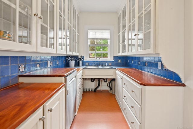 44 Walbridge Rd, West Hartford, CT 06119 - bar with a sink and decorative backsplash