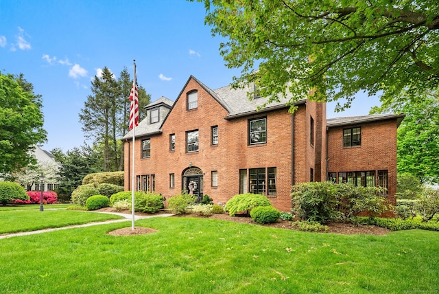 44 Walbridge Rd, West Hartford, CT 06119 - view of front of home featuring brick siding and a front yard