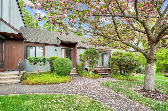 ranch-style house featuring roof with shingles