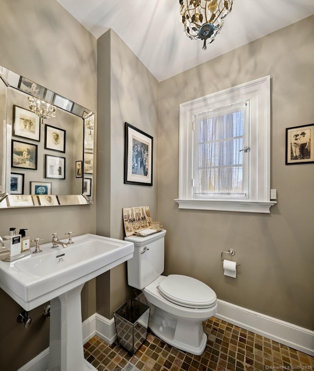 3113 Bronson Rd, Fairfield, CT 06824 - half bathroom with baseboards, toilet, and a chandelier