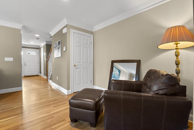 living room with baseboards, recessed lighting, light wood finished floors, and crown molding