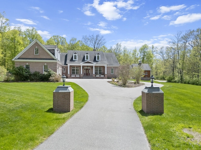 15 Hickory Hill Rd, Avon, CT 06001 - view of front facade featuring a front yard and curved driveway
