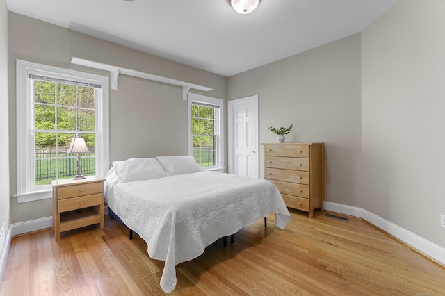 15 Hickory Hill Rd, Avon, CT 06001 - bedroom featuring light wood-style floors, visible vents, and baseboards