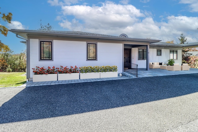 13 Kellogg St, Brookfield, CT 06804 - ranch-style home with an outdoor hangout area and a patio