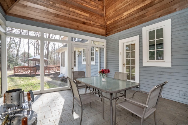 7 Brighton Ln, Simsbury, CT 06070 - sunroom with outdoor dining space