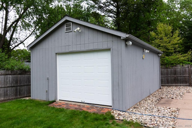 86 Rustic Ln, East Hartford, CT 06118 - detached garage with fence