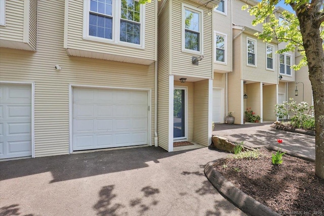 view of front of house with an attached garage and driveway