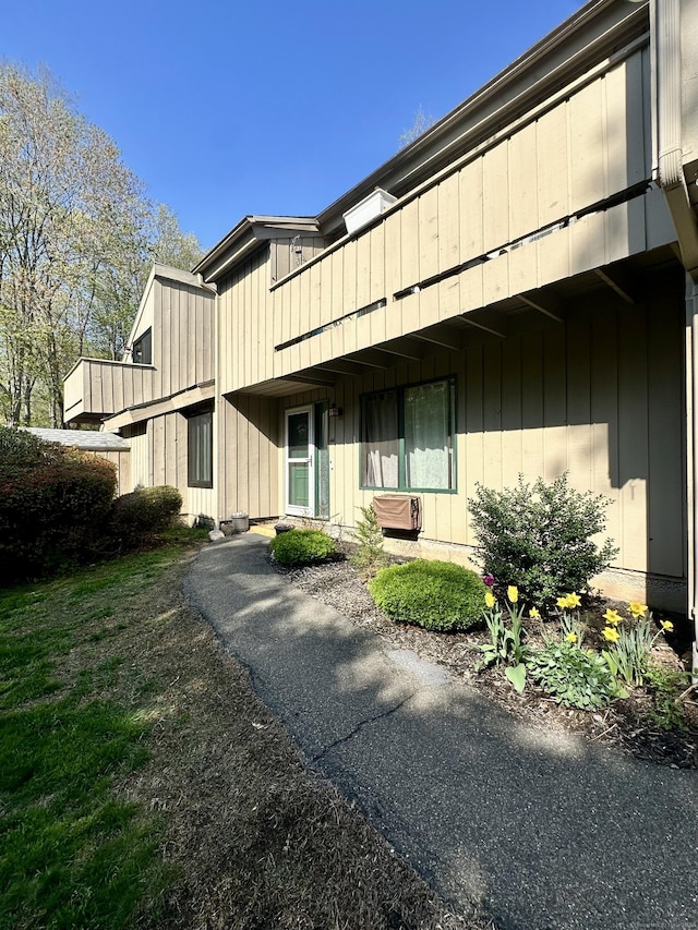 44 Mohawk Trl Unit 44, Guilford, CT 06437 - view of side of home