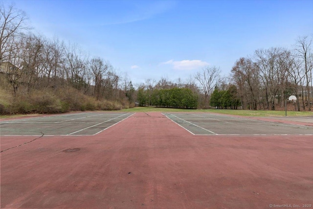 44 Mohawk Trl Unit 44, Guilford, CT 06437 - view of sport court
